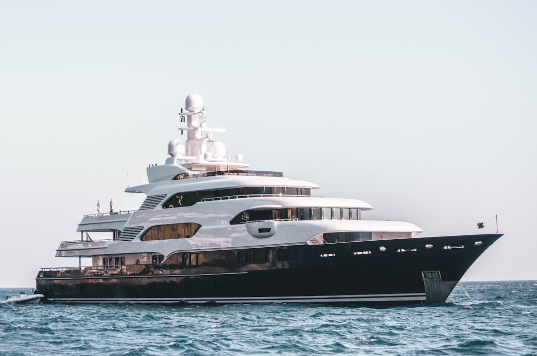 Avis sur Invictus Yachts : performances et qualité de finition
