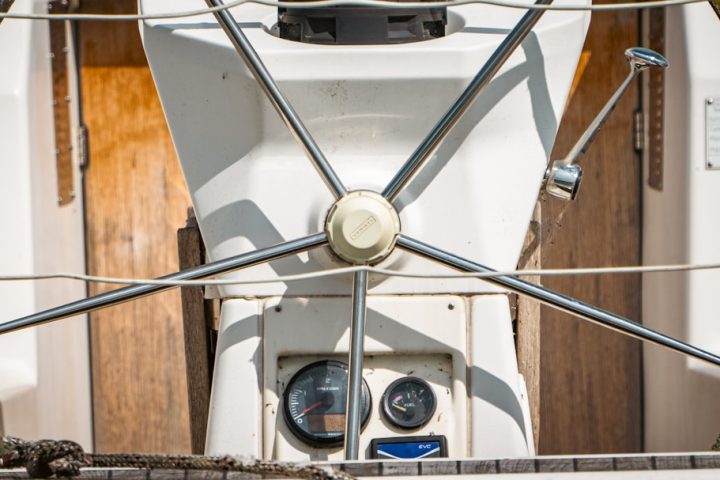 Comparatif autopilotes pour bateaux de plaisance