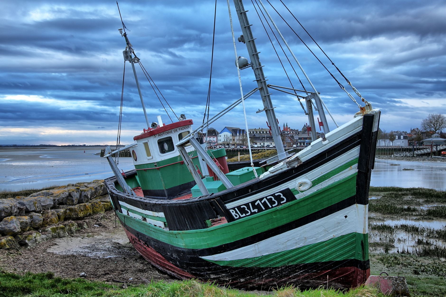 Les Clés pour Choisir un Bateau de Pêche Idéal : Ne Tombez Pas dans le Piège des Caractéristiques Superficielles !
