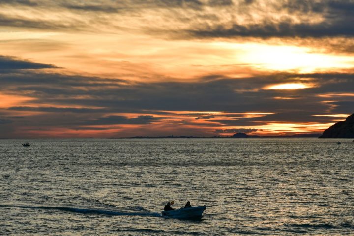 Louer un bateau sans permis sur l'étang de Thau : prix et options